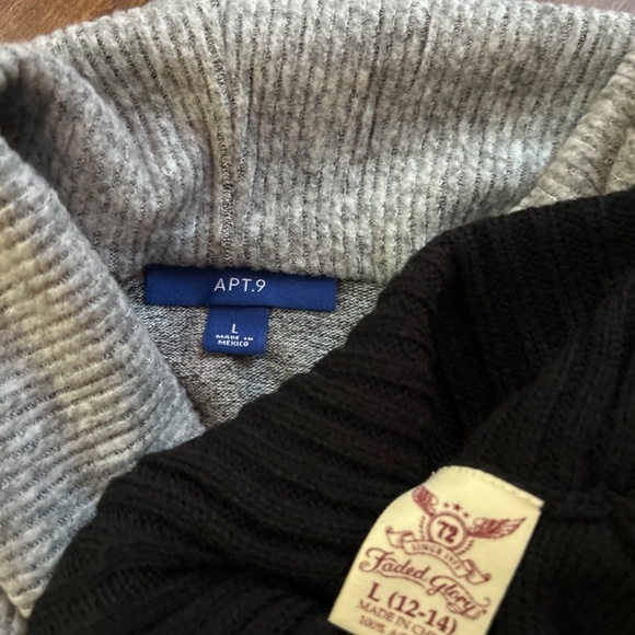 Bundle of 2 Turtle Neck Pull On Sweaters Size Large - Picture 3 of 5